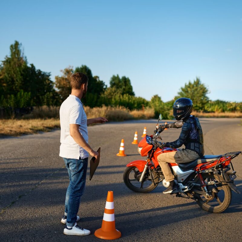 COURS_DE CONDUITE_ MOTOS_CYCLOMOTEURS_1 800X800 | Evolution permis Photos page d’accueil Thaon-les-Vosges 3